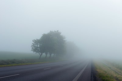 雾天高速公路景观摄影